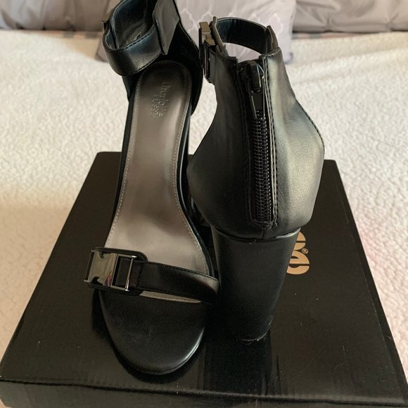 Charlotte Russe Black Sandal - Picture 4 of 7